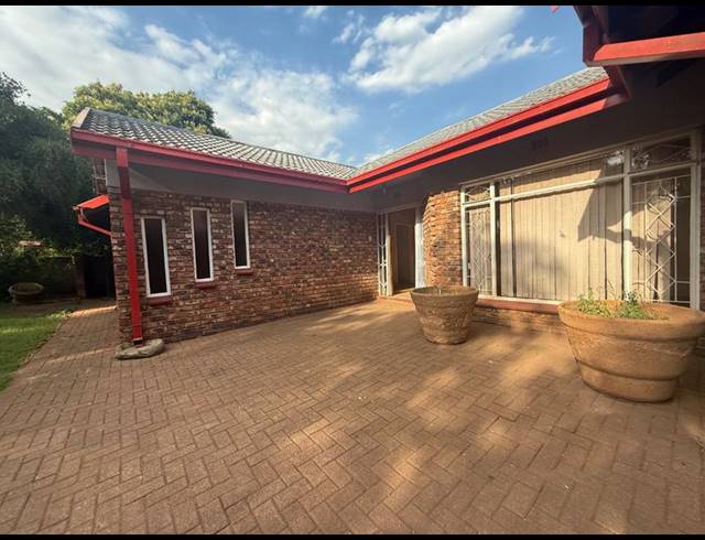 4 BEDROOM HOUSE FOR SALE IN VANDERBIJLPARK SW 2